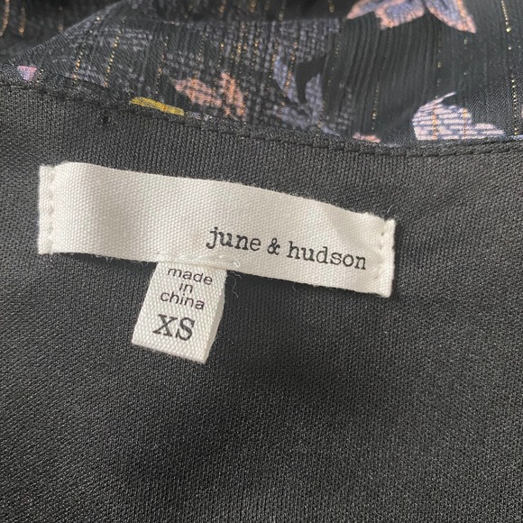 🚫Sold🚫 June & Hudson Floral Surplice Crop Top - Picture 3 of 4